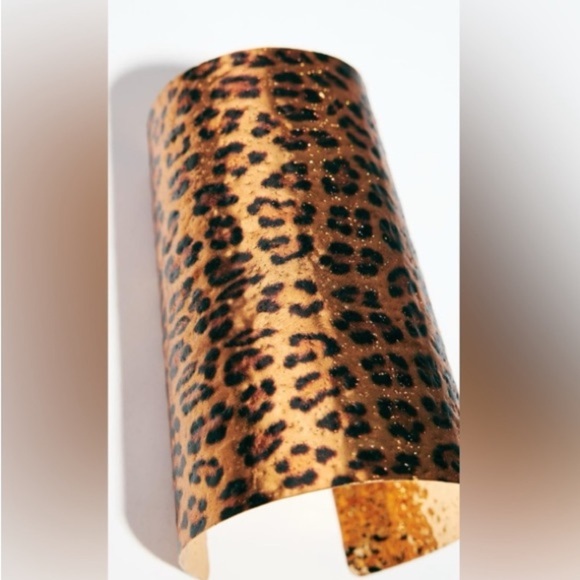 NWOT. Zara Golden Printed Rigid Metal Bracelet with Texture. - Picture 2 of 6